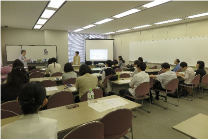 例会の様子/ A snapshot from our meeting.